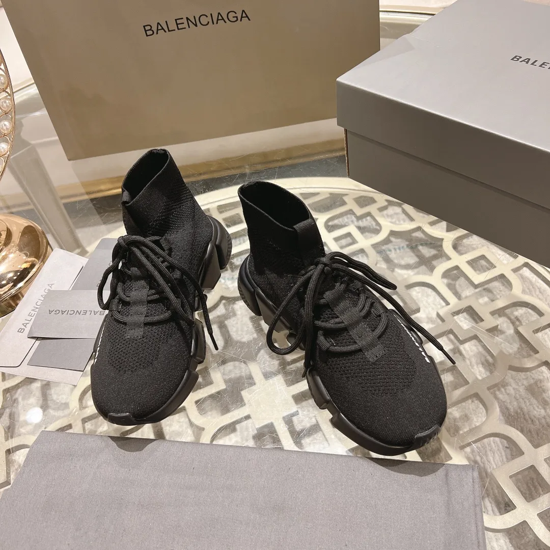 👟👟Ex-factory price 400👟👟 Balenciaga classic sock boots, originally produced by the factory, purchasing agent level. The latest original outsole mold, (TPU ten-vacuum outsole, the highest version on the market, please do not compare prices with TPR outsole, don’t bother if you don’t know the product) The black, white and red three-color vacuum sole shows high-end luxury. •Upper: elastic fly weave, double-layer composite gold wire high-elastic knitted mesh cotton •Inner lining: imported double-sided velvet, which is comfortable and resilient to shape •Insole: original imported terry cloth, breathable and not fading •Sole: TPU ten-vacuum outsole (to eliminate pores) •Packaging: full set of packaging (certificate, cloth bag, handbag) •Size: 35-47 standard code (34, 45, 46.47 can be customized and non-returnable)